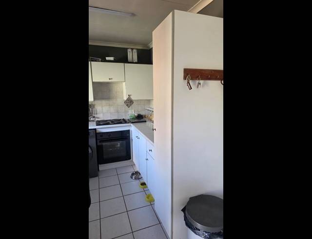 2 BEDROOM TOWNHOUSE FOR SALE IN ROOIHUISKRAAL NORTH